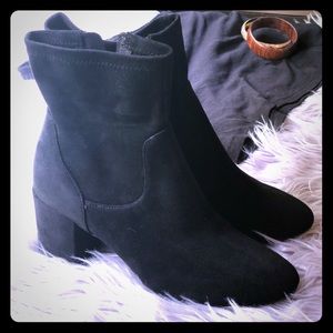 Stretchy ankle boots